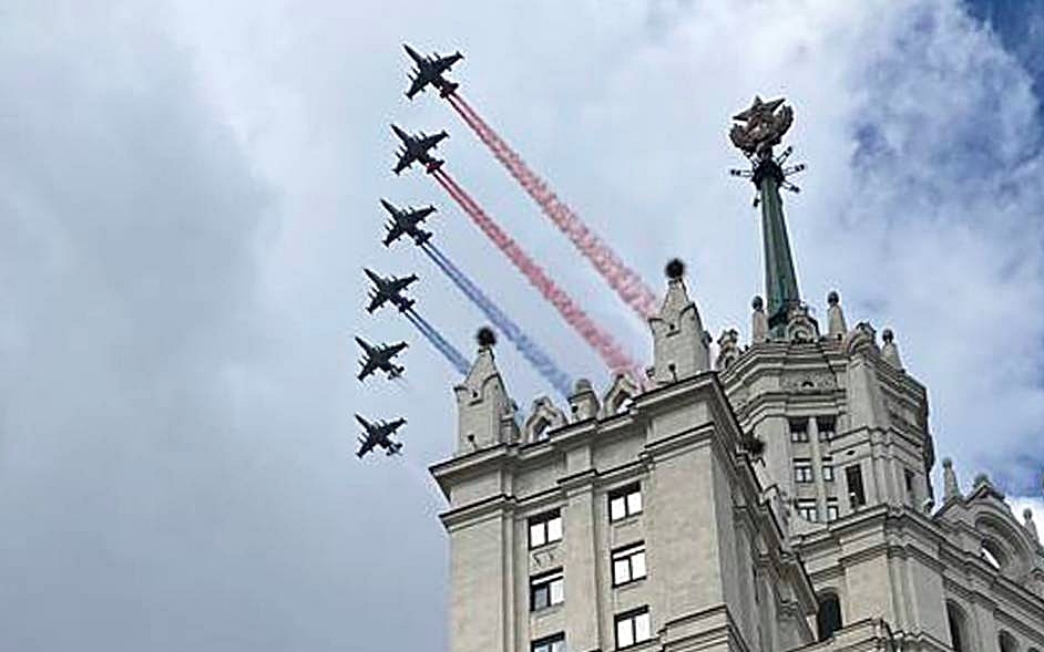 Máy bay chiến đấu Nga tập dượt trên bầu trời Moscow cho ngày Chiến thắng phát xít 9/5